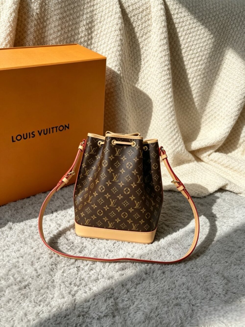 LOUIS VUITTON NéoNoé Monogram Canvas Bucket Bag - Picture 5 of 6